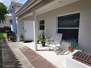 35 SW 7th St in Hallandale Beach, FL - Building Photo - Building Photo