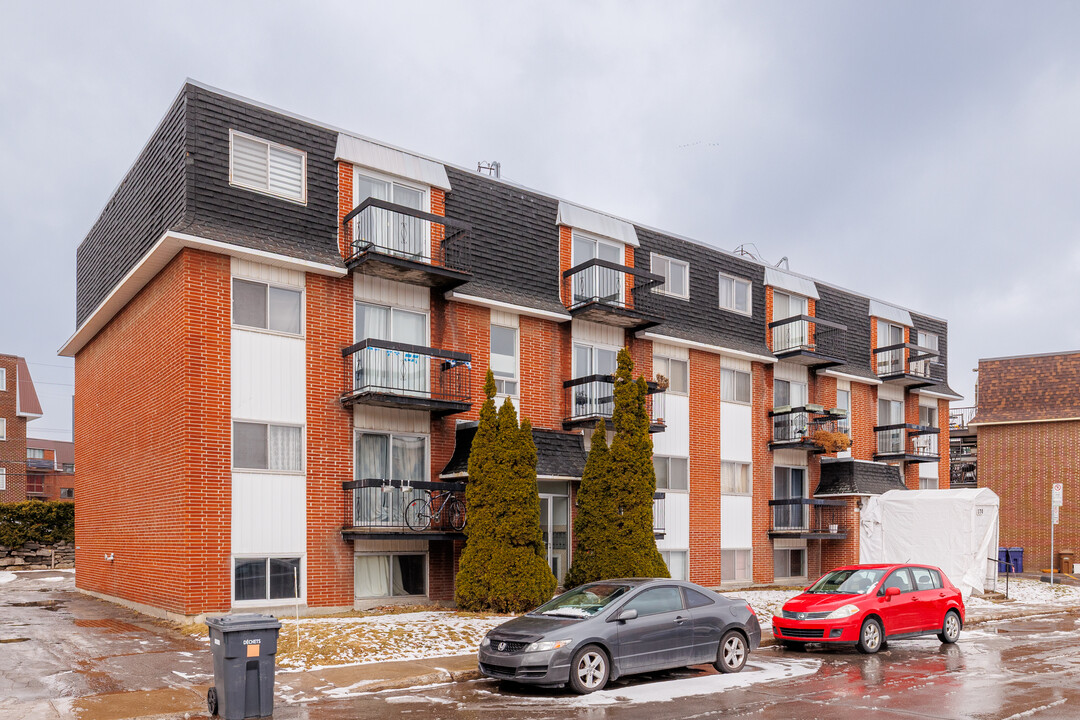 570 De Royan Rue in Laval, QC - Building Photo