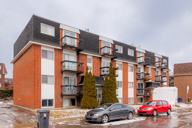 570 De Royan Rue