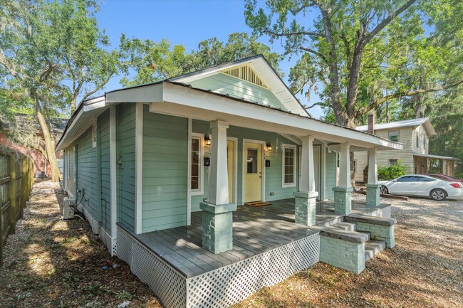 114 NW 9th St in Gainesville, FL - Building Photo - Building Photo