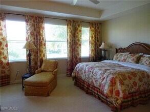 571 Avellino Isles Cir in Naples, FL - Foto de edificio - Building Photo