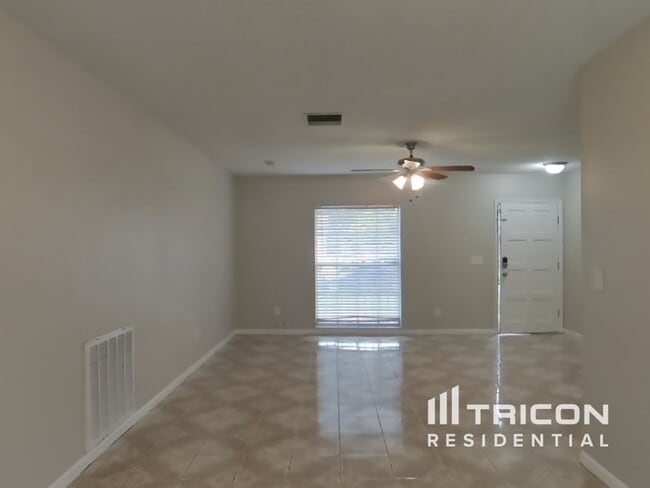 8234 Vassar Cir in Tampa, FL - Building Photo - Building Photo