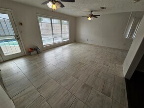 5526 Whispering Creek Way in Houston, TX - Building Photo - Building Photo