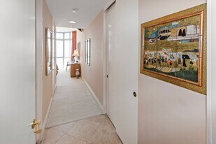 1750 Avenida Del Mundo in Coronado, CA - Building Photo