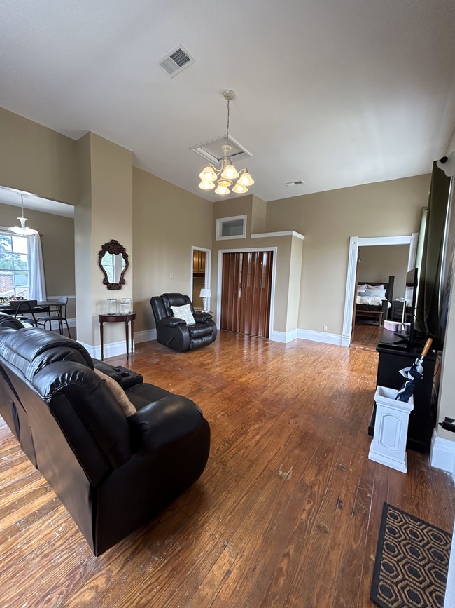 1116 Main St, Unit AptC#FURNISHED