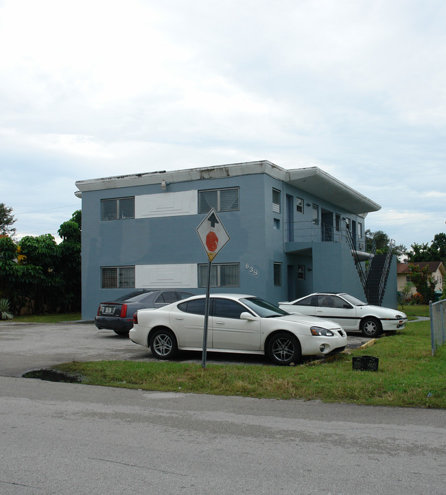 638 NE 166th St in Miami, FL - Building Photo - Building Photo