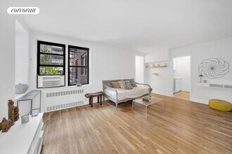 54 E 8th St in New York, NY - Building Photo - Building Photo