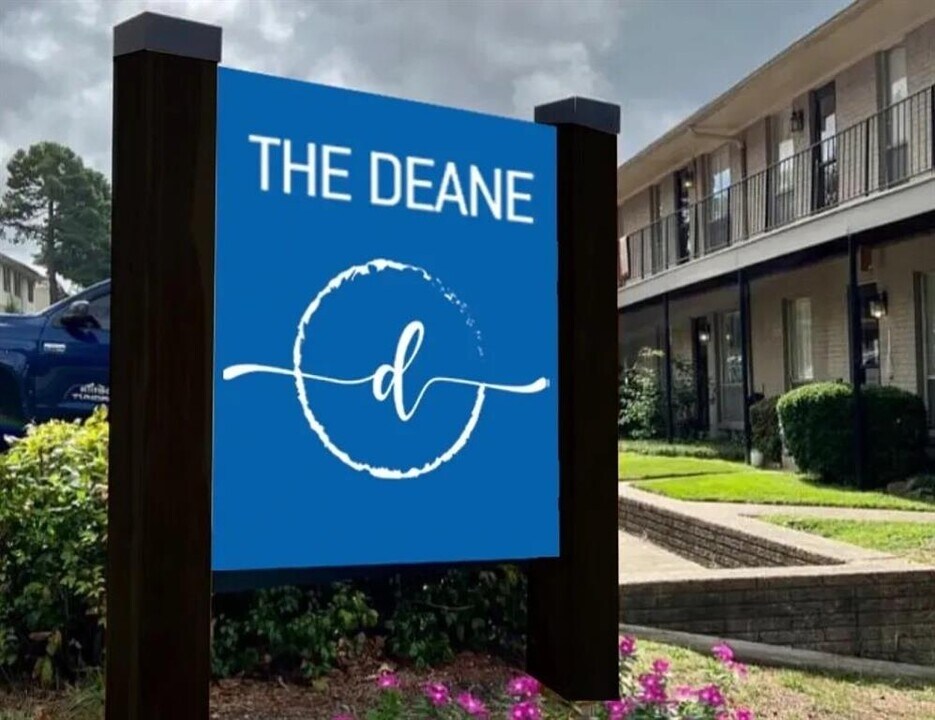 1851 W Deane St in Fayetteville, AR - Building Photo