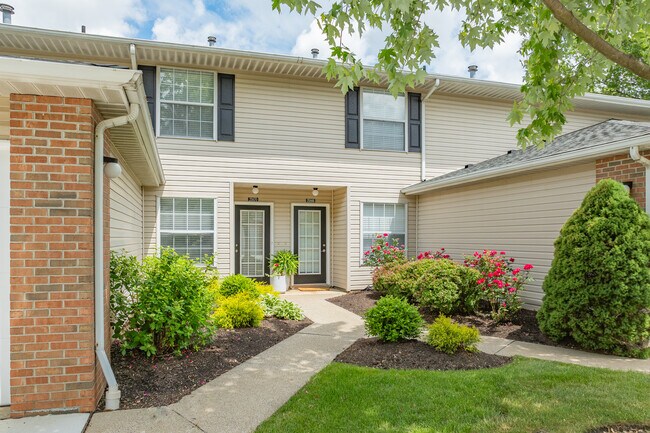 Winfield Commons in Westlake, OH - Foto de edificio - Building Photo