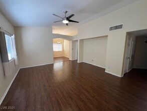 2153 Gravel Hill St, Unit 206 in Las Vegas, NV - Building Photo - Building Photo