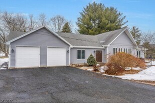 10 N Rd in Warren, NJ - Building Photo