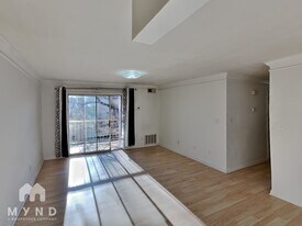 7992 Shady Oak Trail in Charlotte, NC - Building Photo