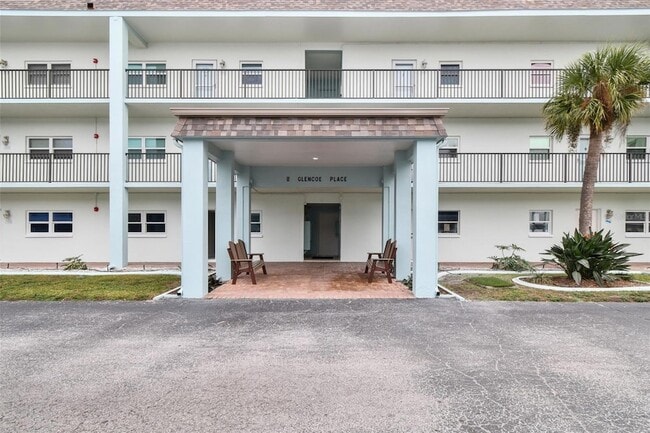 8 Glencoe Pl, Unit 107 in Dunedin, FL - Building Photo - Building Photo
