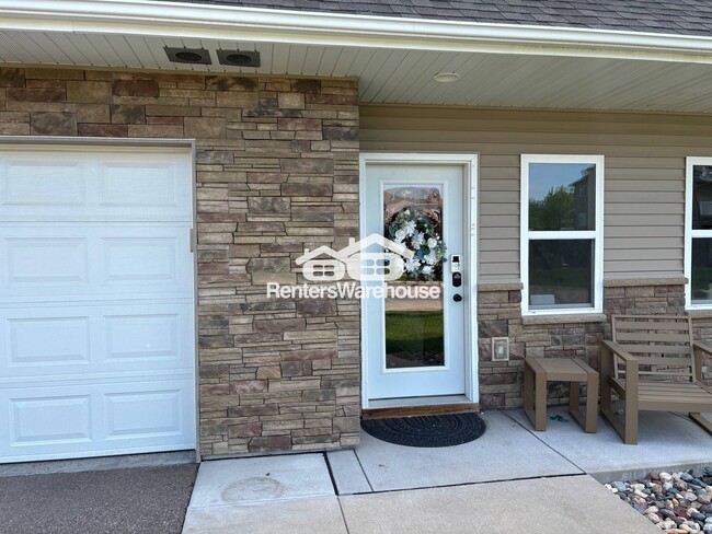 18595 Jonesboro Ct in Lakeville, MN - Building Photo - Building Photo