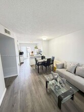 5290 W 21st Ct in Hialeah, FL - Building Photo - Building Photo