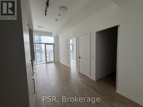 10 Graphophone Grv in Toronto, ON - Building Photo - Building Photo