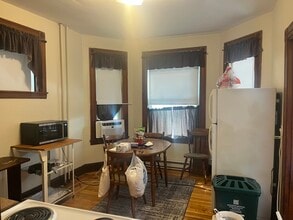 45 Wachusett St, Unit 2 in Worcester, MA - Foto de edificio - Building Photo