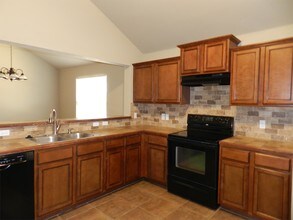 4827 Southwest Waterstone Place in Lawton, OK - Building Photo - Building Photo