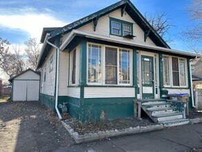 706 6th Ave NE in Minot, ND - Building Photo - Building Photo