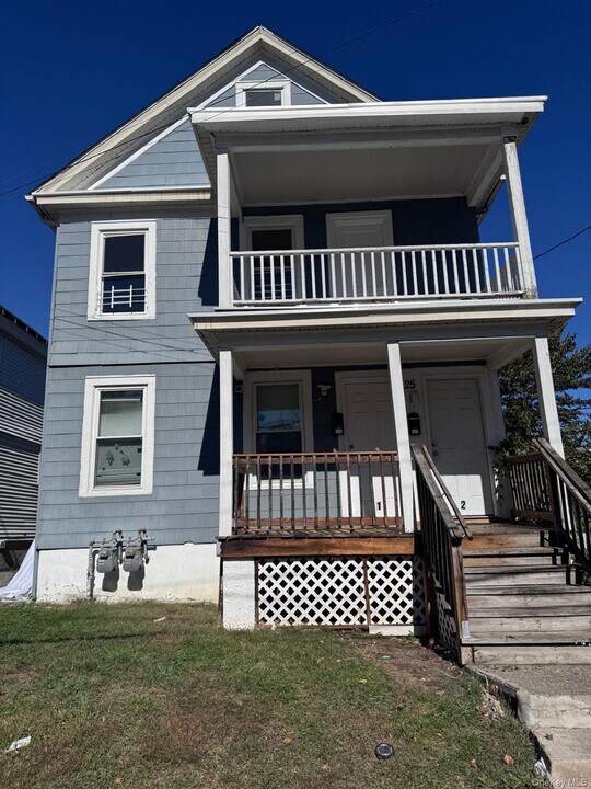 25 Lent St in Poughkeepsie, NY - Building Photo