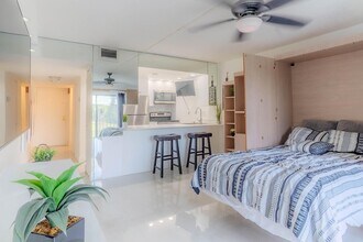 3760 Inverrary Dr, Unit 3M in Lauderhill, FL - Foto de edificio - Building Photo