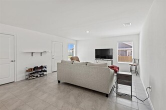 9825 Papillion Wy in Fort Worth, TX - Building Photo - Building Photo