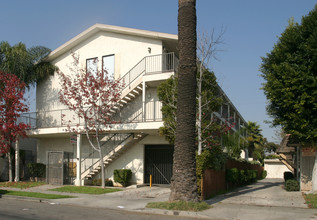 3249 E 15th St in Long Beach, CA - Building Photo - Building Photo