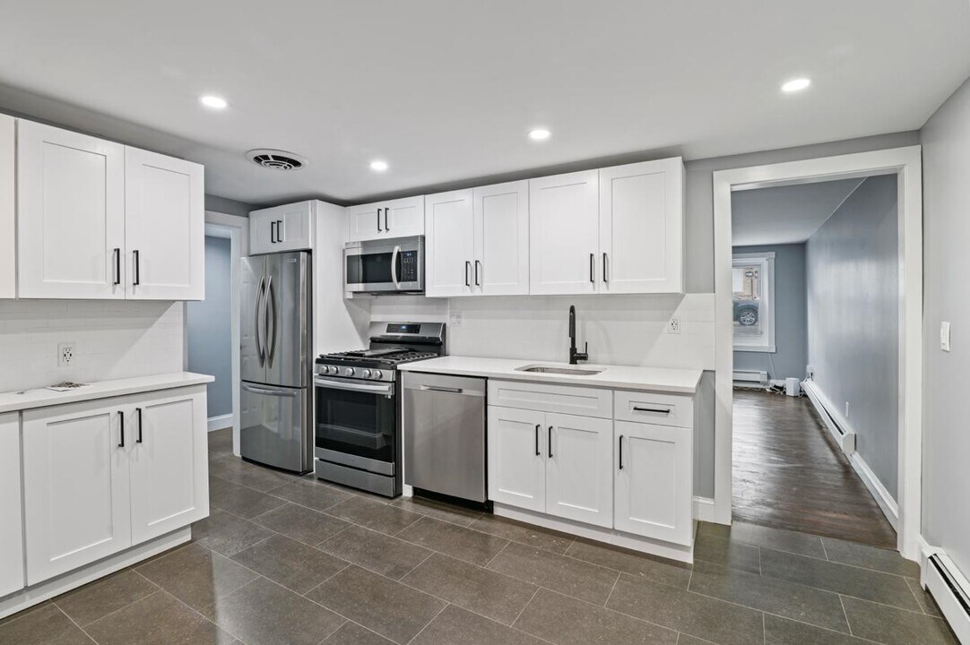 211 New York Ave in Jersey City, NJ - Building Photo