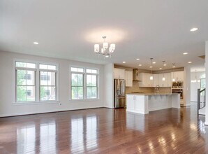 7200 Holywell Ln in Falls Church, VA - Building Photo - Building Photo