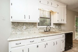 2460 Deerfield Dr in Kennesaw, GA - Building Photo - Building Photo