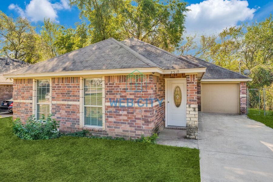 2510 Lyola St in Dallas, TX - Building Photo