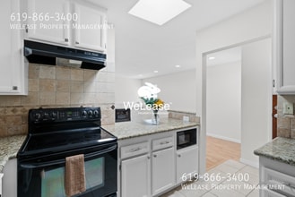 2905 Cowley Way in San Diego, CA - Building Photo - Building Photo