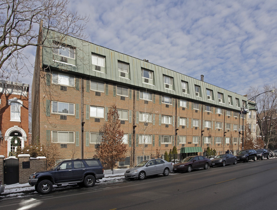 900 W Fullerton Ave in Chicago, IL - Building Photo