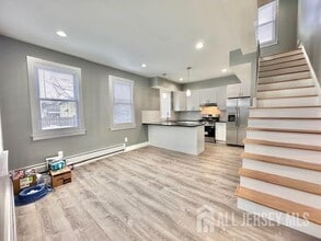 15 Doughty St in Raritan, NJ - Building Photo - Building Photo