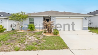 613 Sarner Pass Wy. in Winter Haven, FL - Building Photo