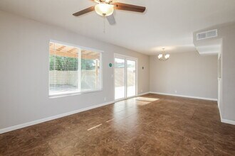 15806 N 38th Ave in Phoenix, AZ - Building Photo - Building Photo