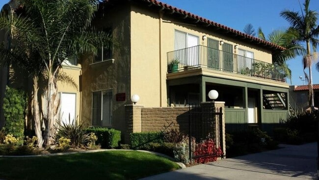 Casa de Mesa Apartments in Anaheim, CA - Foto de edificio - Building Photo