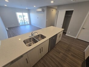 420 Chrislind St in Winnipeg, MB - Building Photo - Building Photo