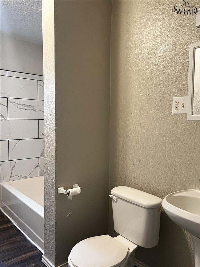 516 W Bois D Arc St in Henrietta, TX - Building Photo - Building Photo
