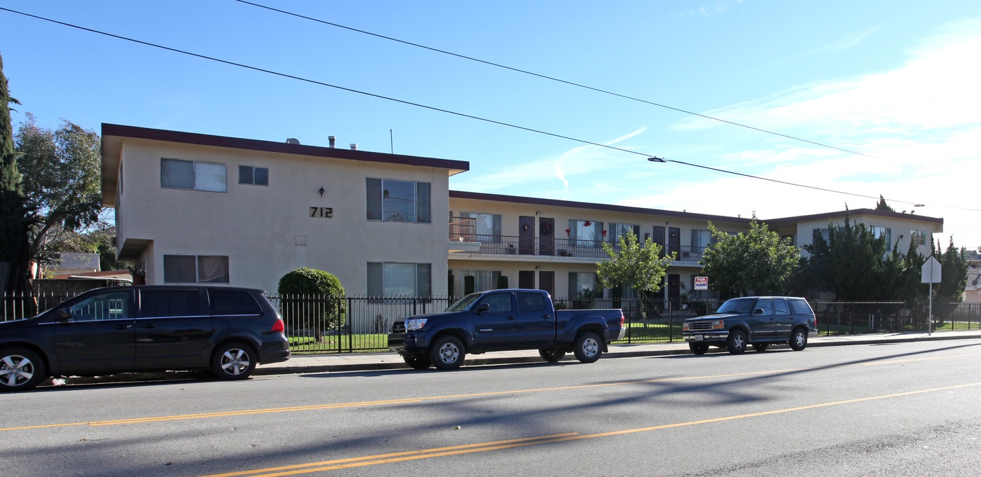 712 San Pascual Ave in Los Angeles, CA - Foto de edificio