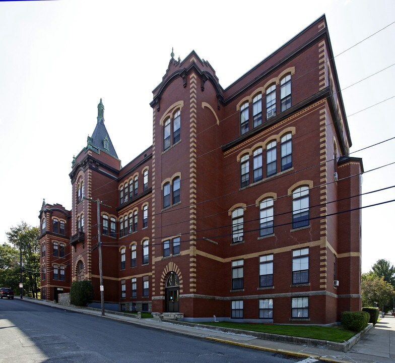 Chateau Clare in Woonsocket, RI - Building Photo