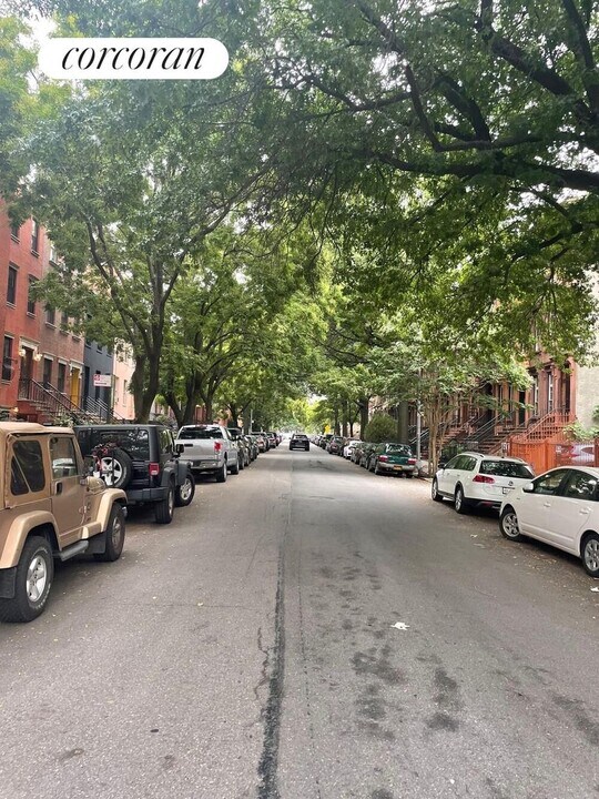 49 Monroe St in Brooklyn, NY - Building Photo