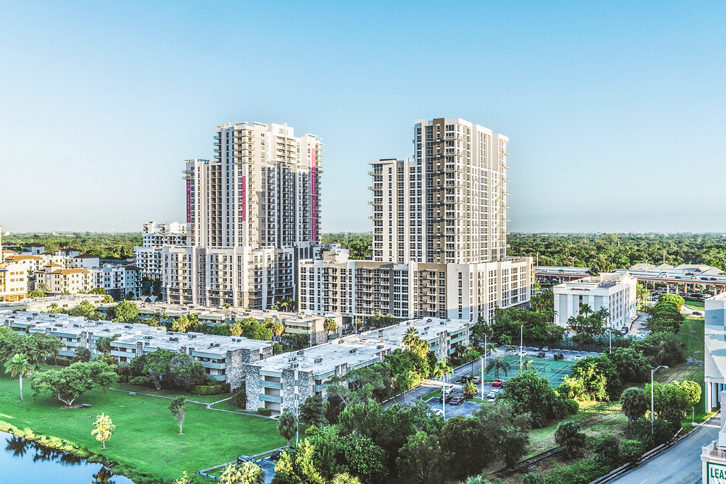 The Palmer Dadeland Apartments in Miami, FL - Foto de edificio