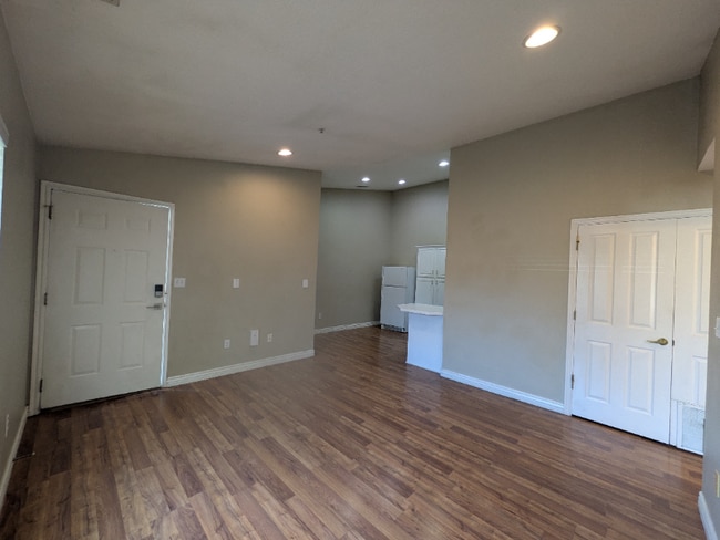 property at 861 W Columbia Ln