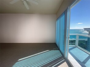 9201 Collins Ave, Unit 122 in Surfside, FL - Foto de edificio - Building Photo