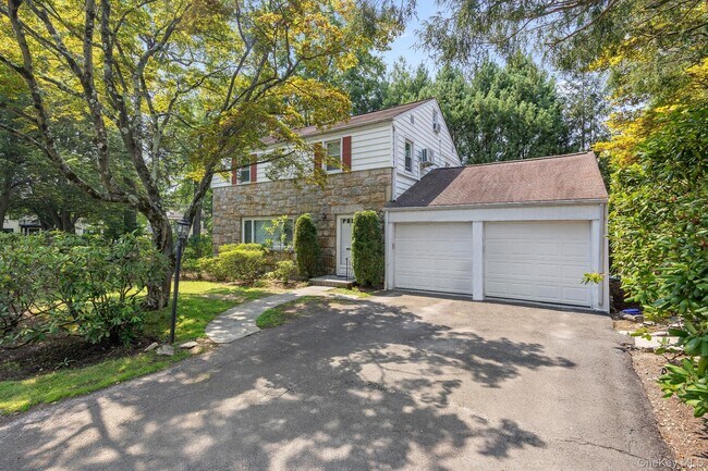 property at 1 Blackthorn Ln