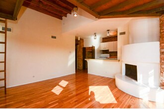 553 W Wellington Ave, Unit 2F in Chicago, IL - Building Photo - Building Photo