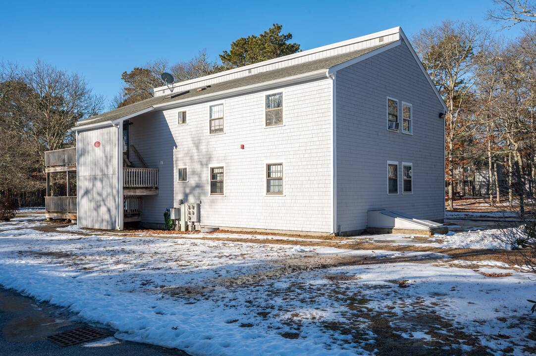 Oak Hollow Condominiums in Mashpee, MA - Building Photo