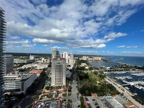 1 Beach Dr SE in St. Petersburg, FL - Foto de edificio - Building Photo