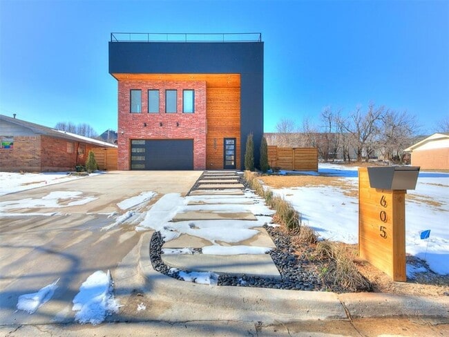 property at 605 N Idaho Ave